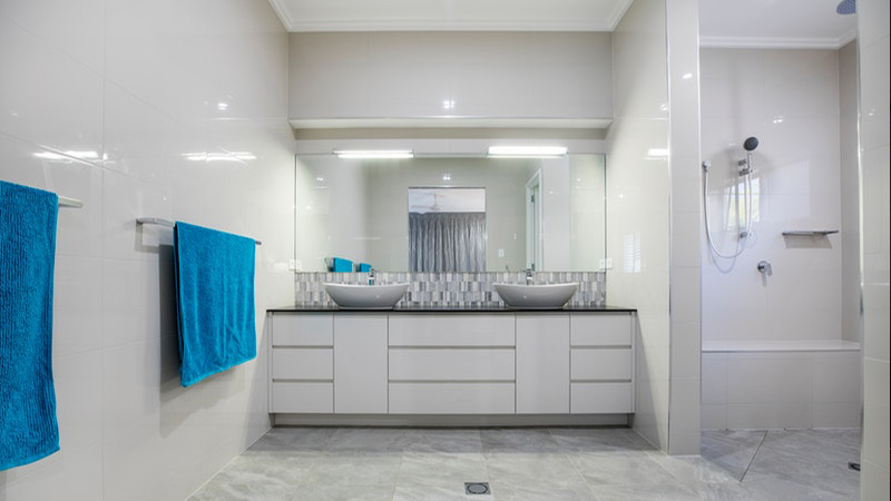 Projeler white bathroom interior
